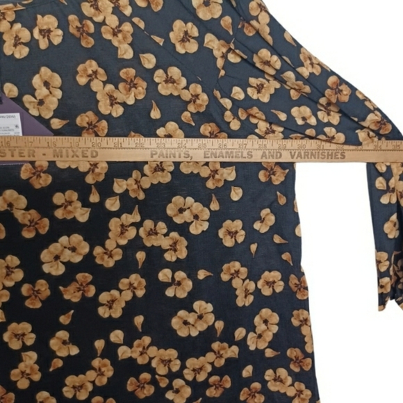 AVA & VIV Ebony Yellow Orange Floral Print Blouse 3X (24W/26W) NWT - Picture 8 of 10